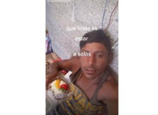 Viral: albañil llora en video al festejar su cumpleaños solo