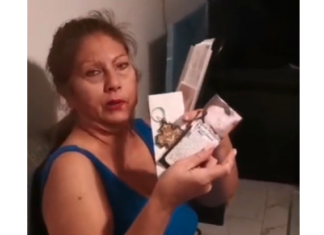 Señora manda a hacer recuerditos para su funeral