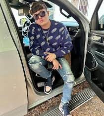 Gabito Ballesteros complace a sus fans con sus corridos tumbados en Monterrey