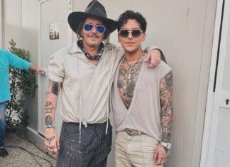 Christian Nodal sorprende al aparecer junto a Johnny Depp y el parecido impacta a los fans