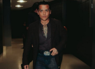 Christian Nodal aparece en concierto tras ser hospitalizado
